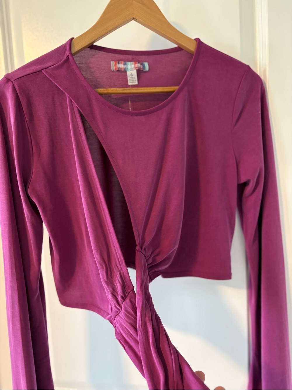 Urban Outfitters Elle Keyhole Wrap Top Magenta Cropped NWT Large - Picture 4 of 10